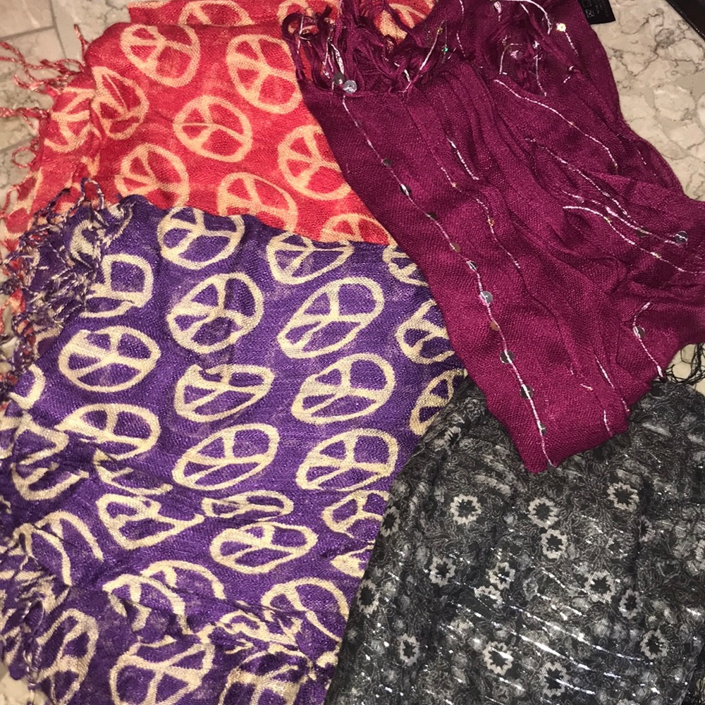 Huddle of scarves